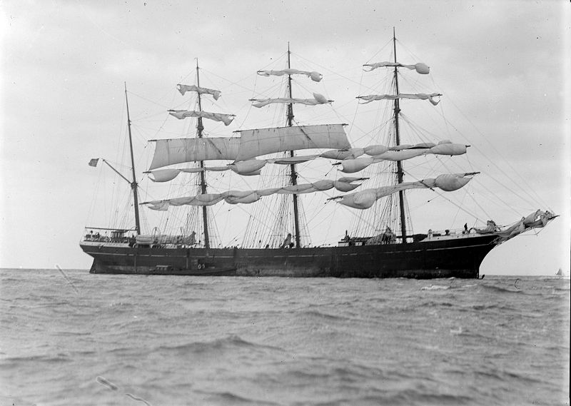 File:Souvenir (ship, 1892) - SLV H91.108-2808.jpg