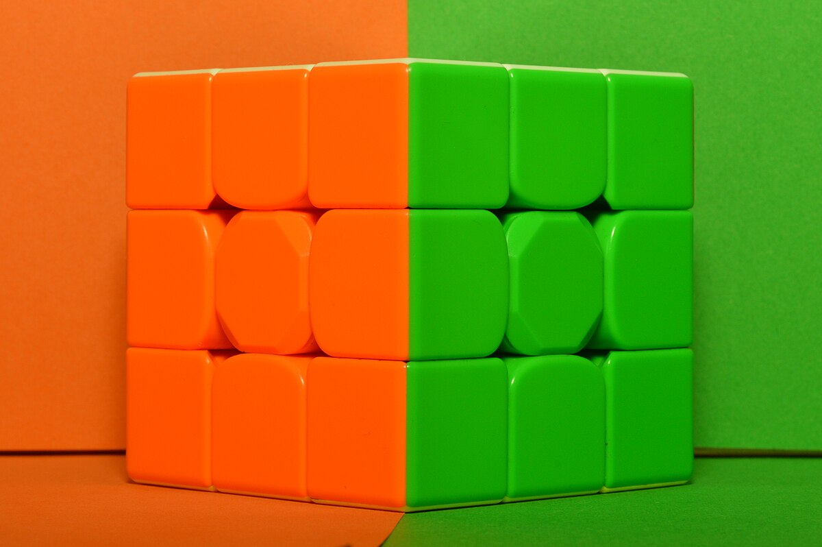 File:Speedcube MoYu 3.jpg - Wikimedia Commons