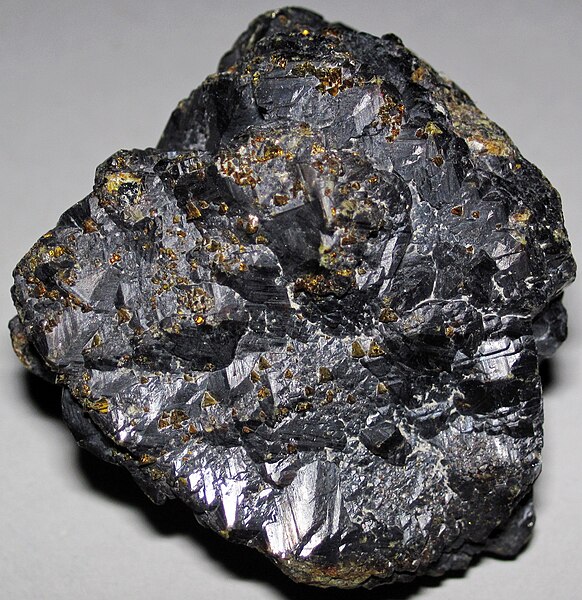 File:Sphalerite-chalcopyrite (Golden Hawk Mine, Picher, Oklahoma, USA) 1.jpg