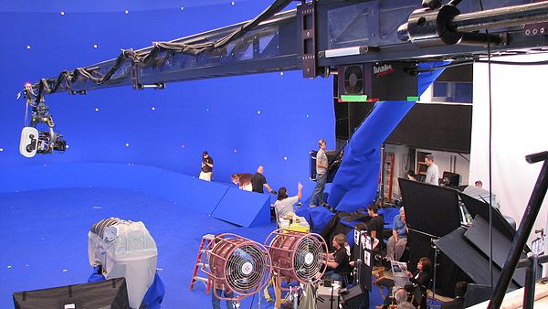 Film set for The Spiderwick Chronicles, where a visual effects scene using bluescreen chroma key is in preparation