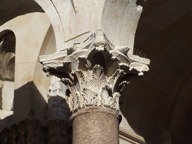 File:Split - capital in cathedral.jpg