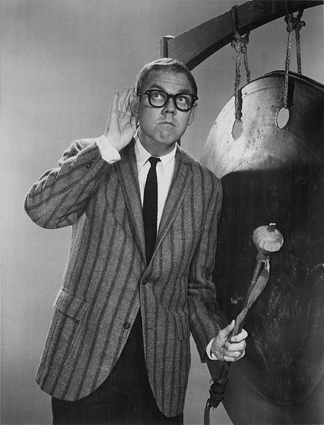 Theater for the ear: Freberg strikes a pose, 1962