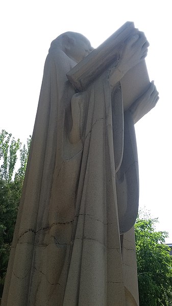 File:Statue of Armen Tigranyan, Yerevan 31.jpg