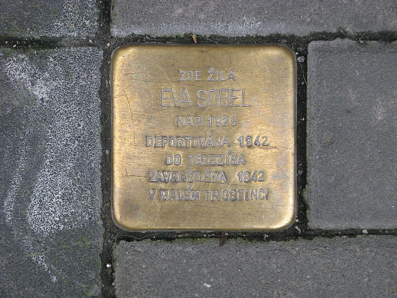 File:Stolpersteine, Orlí č. 20, Brno.jpg