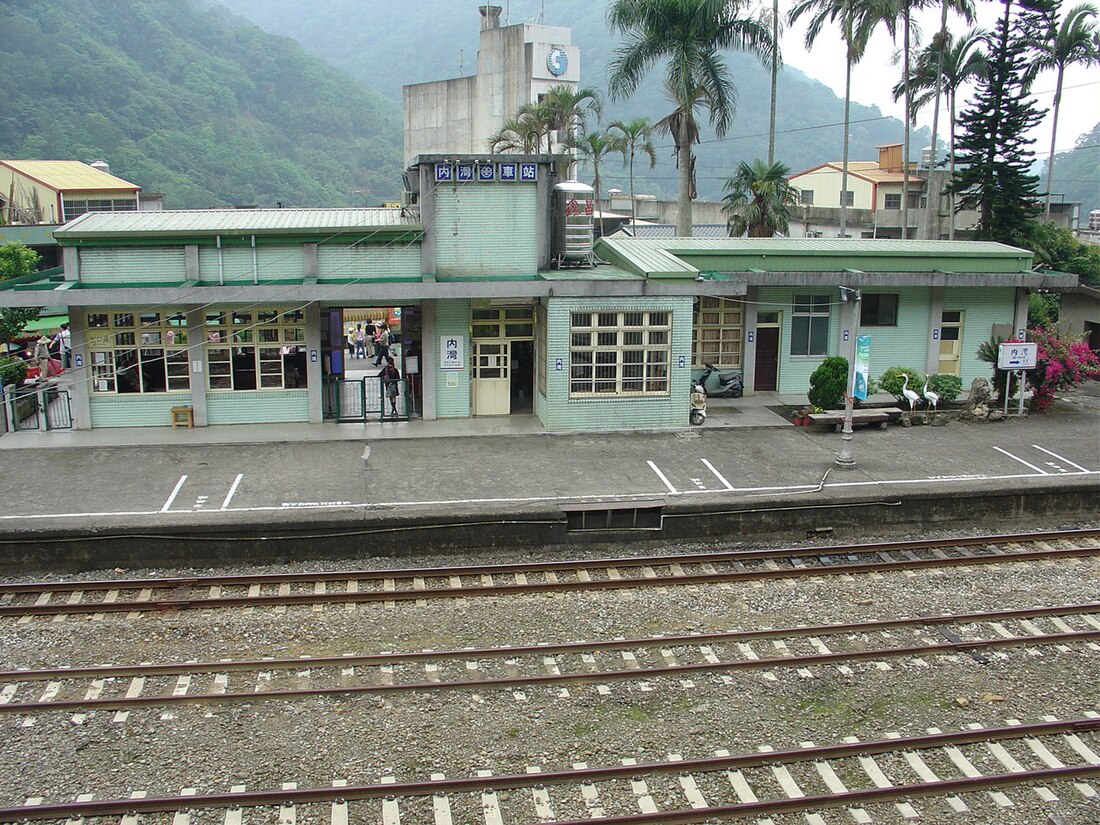 内湾駅