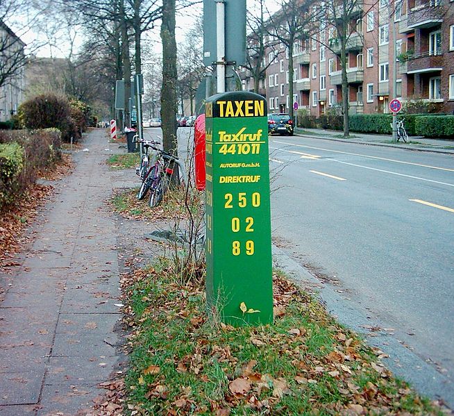 File:Taxenrufsäule Hamburg 02.jpg