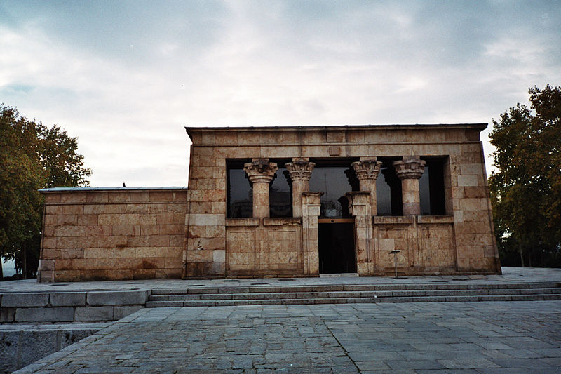 File:Templo de Debod, Madrid 6.jpg