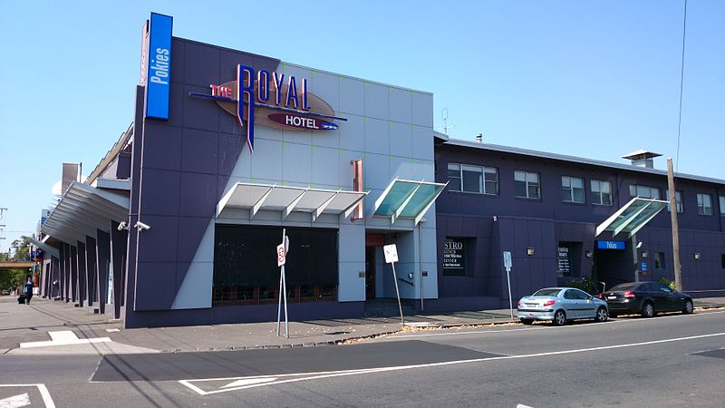 File:The Royal Hotel in Essendon.jpg