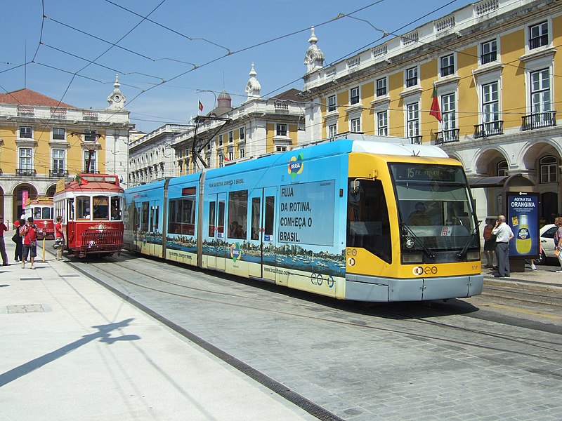 File:Trams de Lisbonne (Portugal) (4766566873).jpg