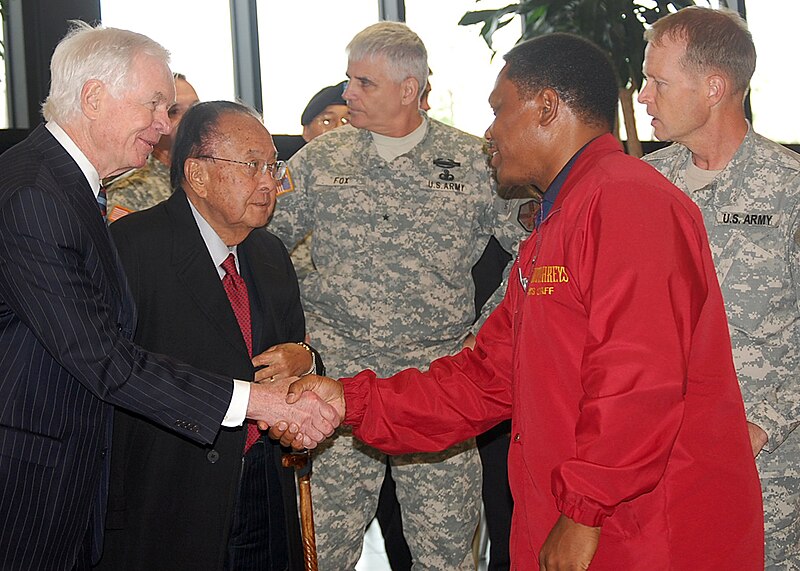 File:U.S. Senators make visit to Humphreys Garrison (5168729948).jpg