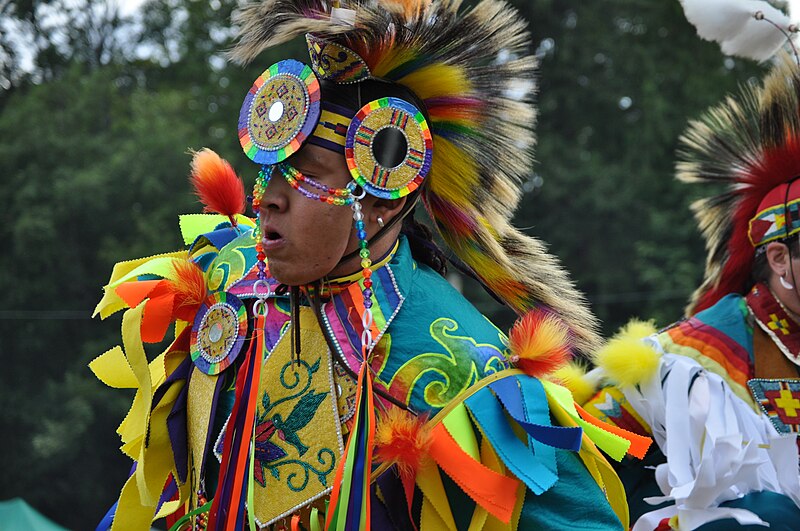 File:UIATF Pow Wow 2009 - Saturday Grand Entry 16.jpg