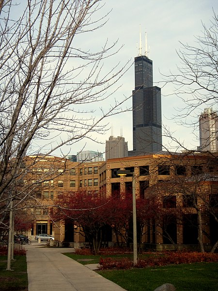 File:UIC Common South Residence Hall - panoramio.jpg