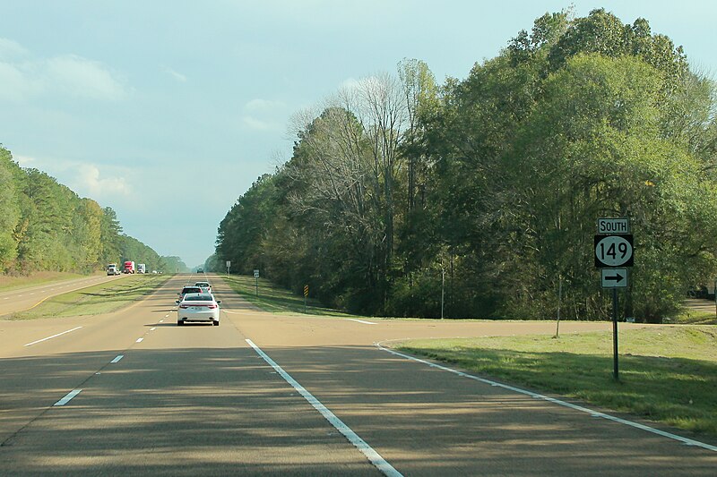 File:US49sRoad-MS149sSign-D'Lo (32245773225).jpg