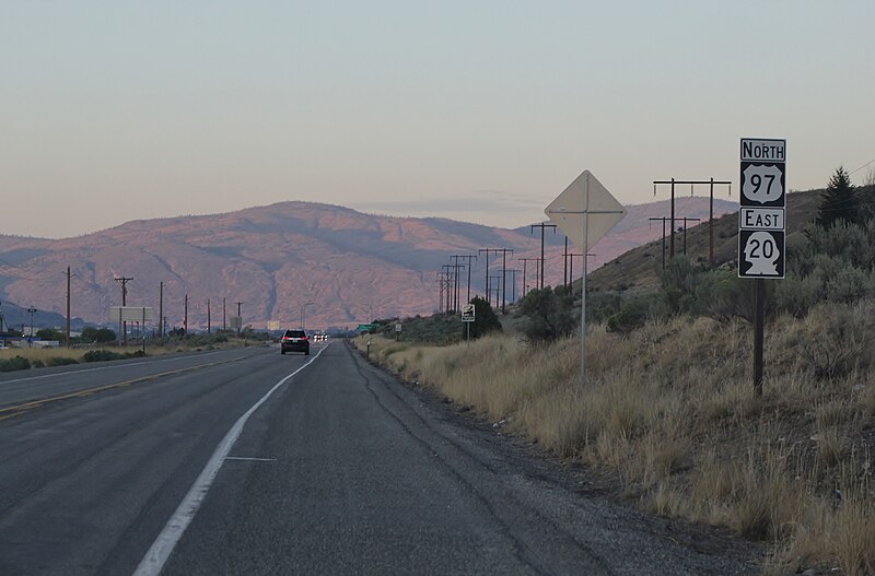 File:US 97 and SR 20 northbound near Okanogan, WA.jpg