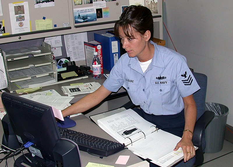 File:US Navy 030618-N-2893B-001 Information Technician 1st Class Annette Leasure takes a few minutes to fill out the BUPERS Online Uniform Survey Questionnaire.jpg