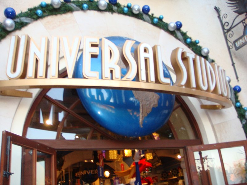 File:Universal Store at PortAventura Park.jpg