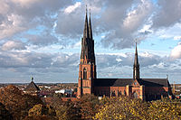 Uppsala domkyrka i oktober 2011.jpg
