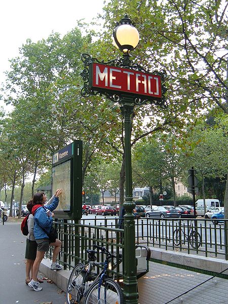 File:Varenne Metro sign.JPG