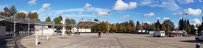 File:Varkaus - market.jpg