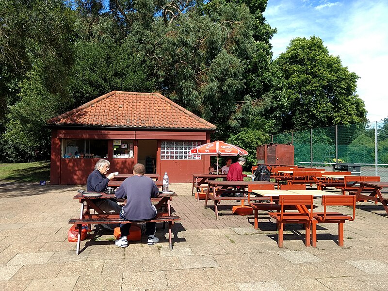 File:Victoria Park, Finchley 23 July 2017 06.jpg