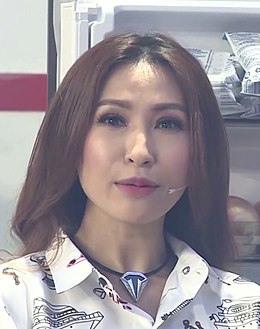 Vĩnh Thuyên Kim đã trở thành một trong những ca sĩ "đắt show" nhất khi "Teen vọng cổ" ra mắt và là bài hát gắn liền với tên tuổi của cô.