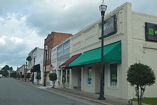 <span class="mw-page-title-main">Warsaw Historic District (Warsaw, North Carolina)</span> Historic district in North Carolina, United States