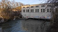 Durch einen Kanal ist das Wasserkraftwerk Stuttgart-Untertürkheim mit dem Neckar verbunden