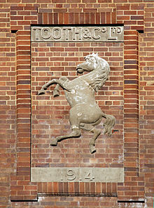 Trademark of Tooth & Co., embedded in the wall of one of the buildings at the abandoned Mittagong Maltings White horse mittagong.jpg