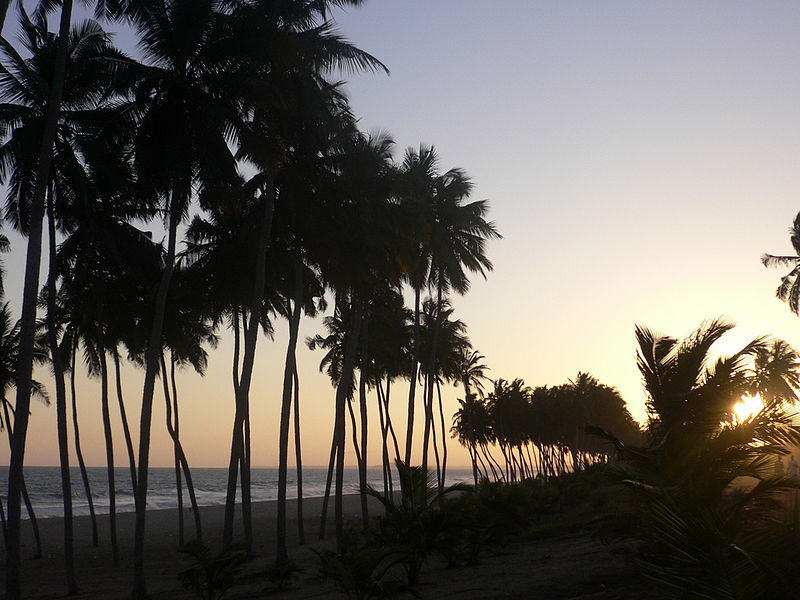 File:Winneba Beach, Ghana-9.jpg