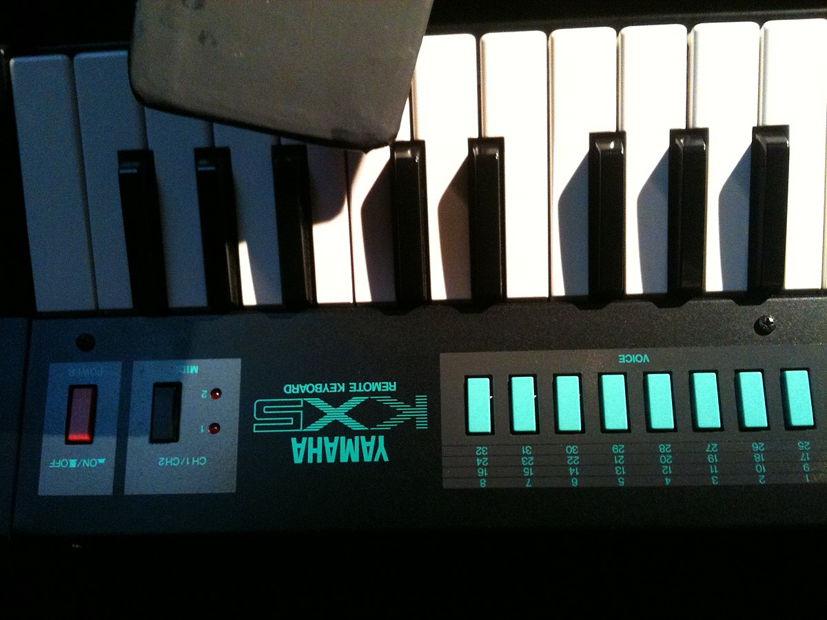 File:Yamaha KX5 - 1 of 4.jpg - Wikipedia