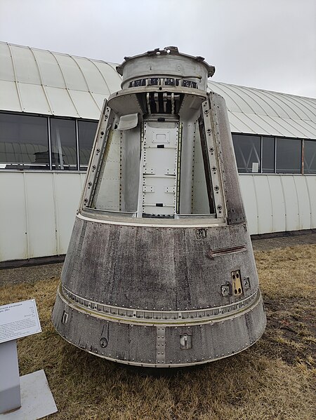 File:Yantar-2K in Togliatti Technical Museum 02.jpg