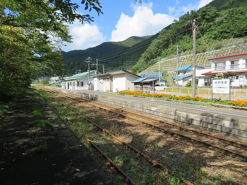 File:Yuze-Onsen Station 2018b.jpg