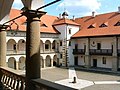 1550年代初頭に国王によって改築されたニェポウォミツェ城内の宮殿中庭