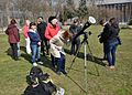 Čeština: Wikipedisté a jejich hosté pozorují zatmění Slunce
