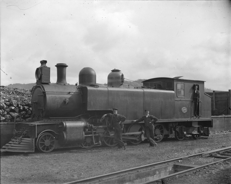 File:"We" class steam locomotive no. 377 (4-6-4T type). ATLIB 292538.png