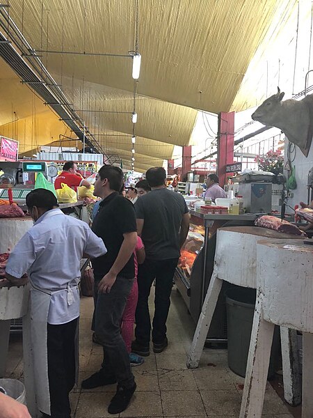 File:Área de carne en el mercado de Coyoacán.jpg