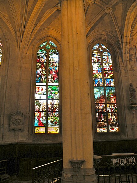 File:Église de Chaumont en Vexin vitrail déambulatoire 3.JPG