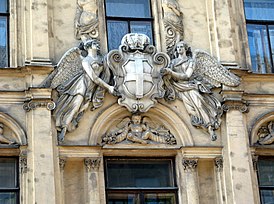 Cartouche en la fachada de una casa en San Petersburgo