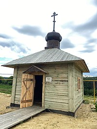Arkkienkeli Mikhailovskin nimissä sijaitsevan kappelin jälleenrakennus redoubt.jpg