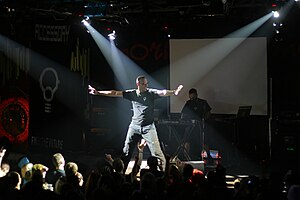 2008 11 2 Příslušenství Živý koncert Tochka Club Moskva.jpg