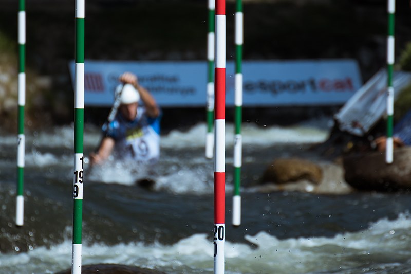 File:2019-09 canoe slalom gates.jpg