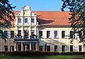 Herrenhaus und Gutspark des ehemaligen Rittergutes sowie Fachwerkhaus im Park