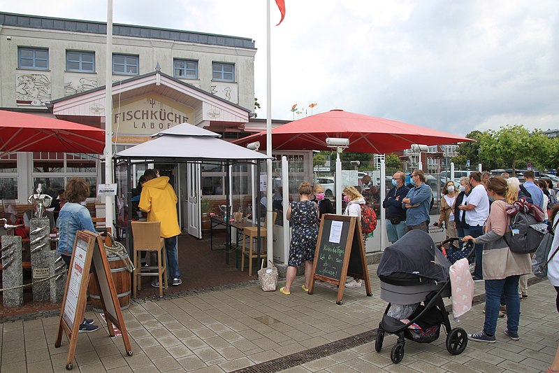 File:2021-08-11 Laboe (62) - Restaurant "Fischküche" am Hafen.jpg