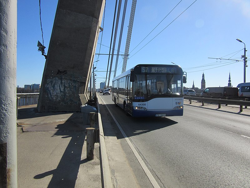 File:57. autobuss uz Vanšu tilta.jpg