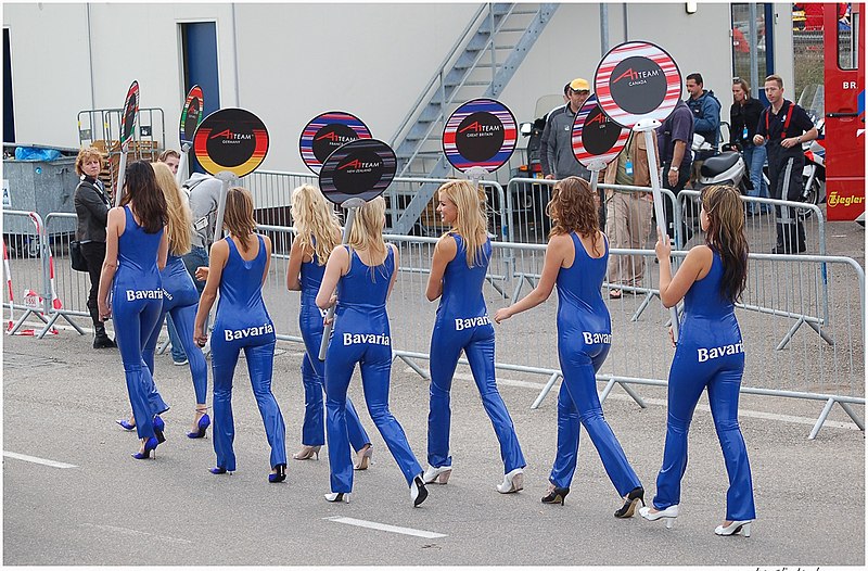 File:A1 GP Pitpoezen Zandvoort girls.jpg