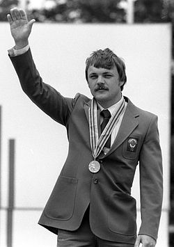 Melentjev vastaanottamassa olympiakultaansa Moskovassa 1980.