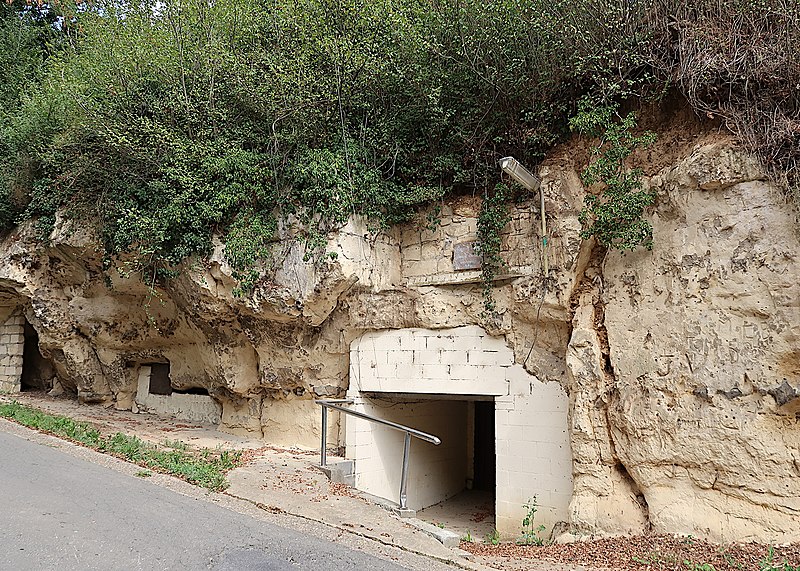 File:Ancienne carriere souterraine Grottes de Wonck Hendrikx Bassenge 01.jpg