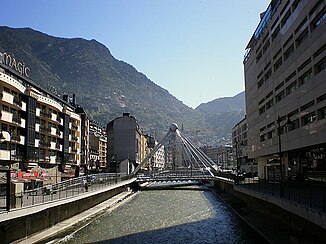 Der Riu Valira in Andorra la Vella