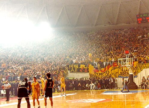 Fans de l'Aris Salonique en 2005