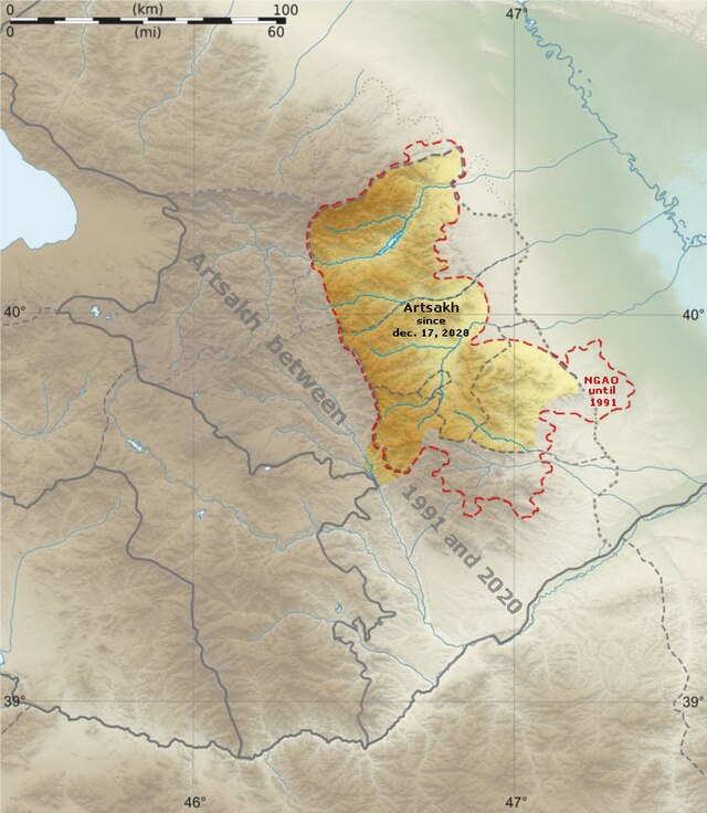 Mapa konturowa Górskiego Karabachu, blisko centrum na prawo znajduje się punkt z opisem „miejsce bitwy”